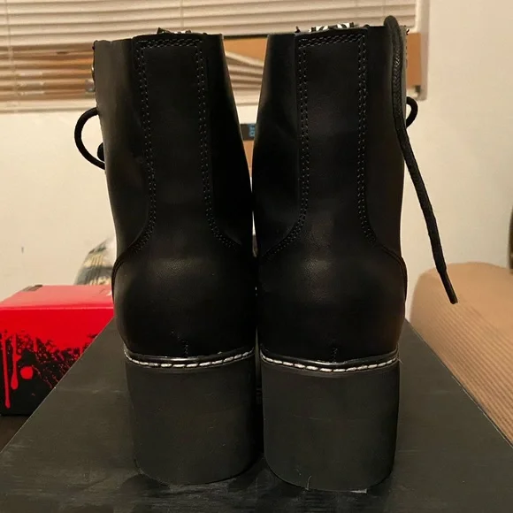 TUK 7 eye Dino lug boot - Picture 4 of 7